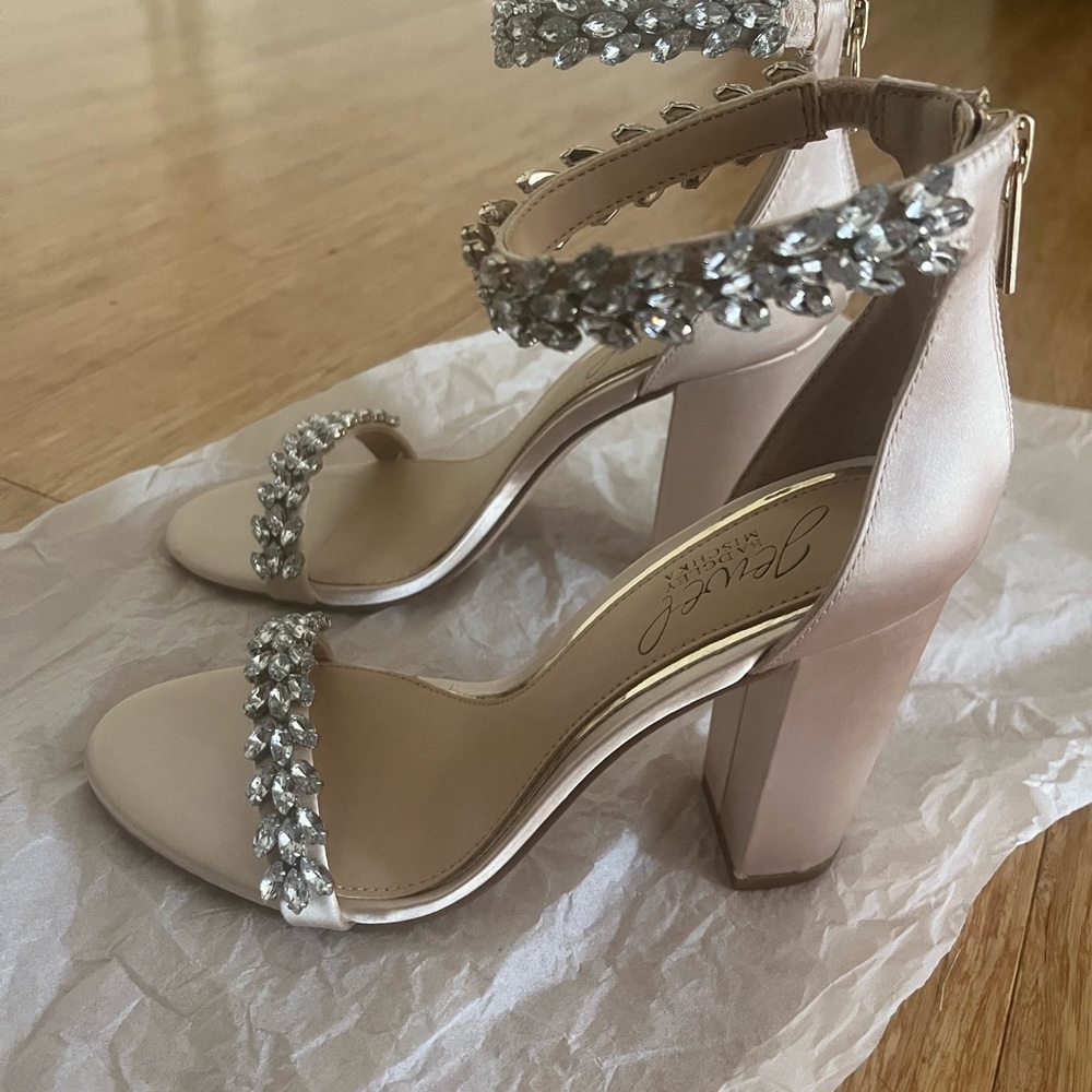Beautiful Formal Shoes SZ 6 Wedding or Event